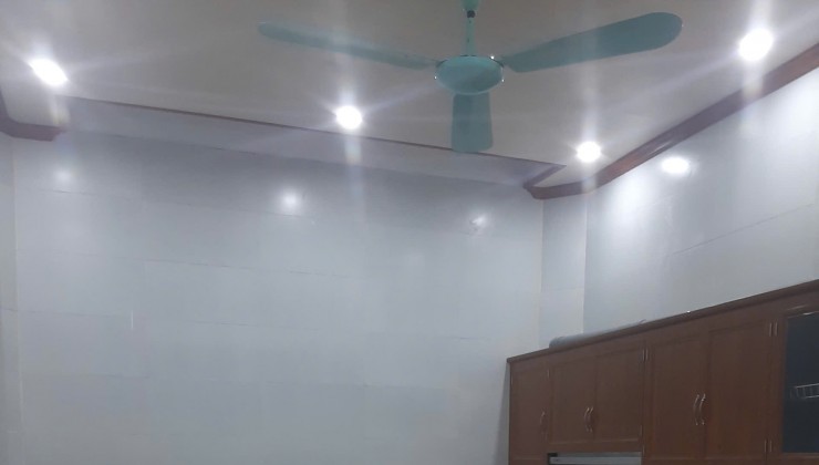 Cho thuê Ở NHÓM 6 NGƯỜI, VP, GĐ nhà Nguyên căn ngõ 1 Bùi Xương Trạch, 4 tầng, 50m2, 4 ngủ, 15 Triệu